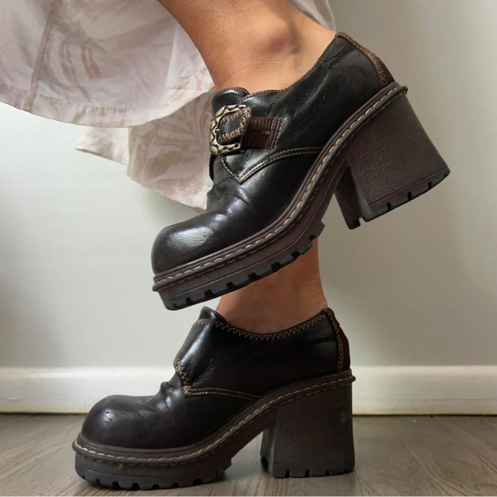 Chunky 90s LEI Platforms